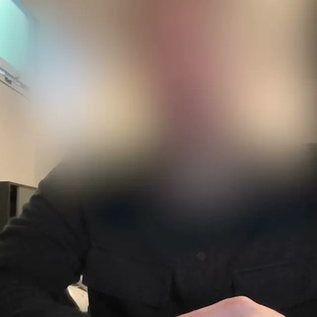 Billal, visage flouté